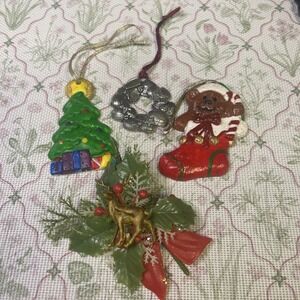 Random Christmas‎ Ornaments